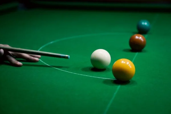 snooker player aiming